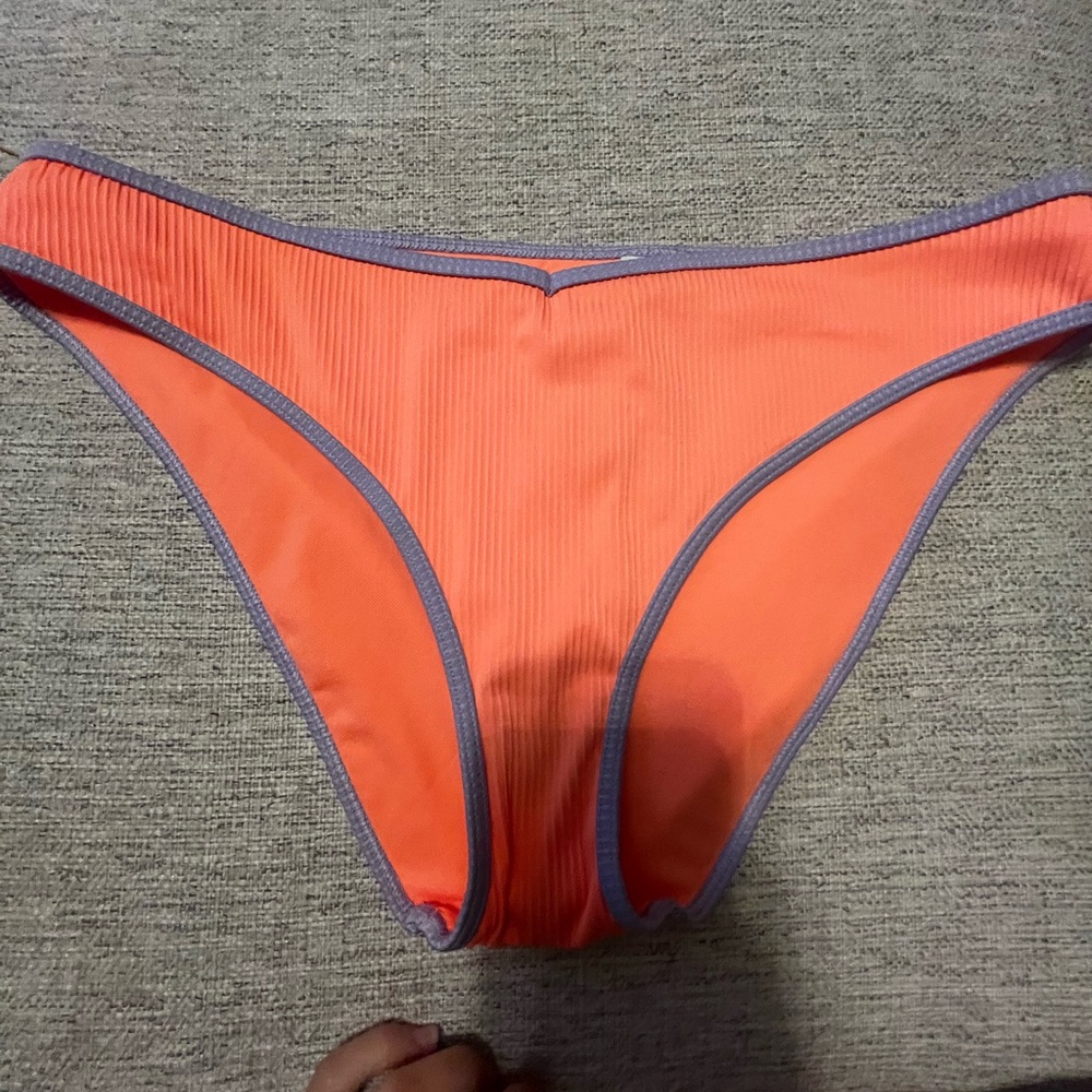 LOT of swim bottoms size LARGE - Picture 4 of 8